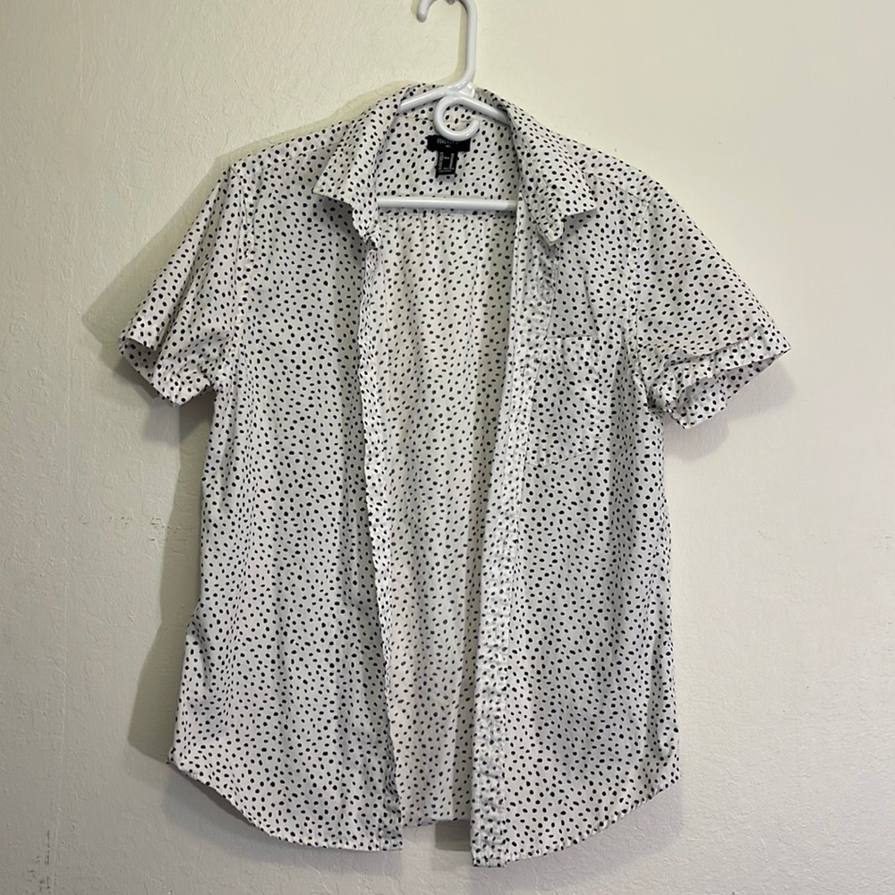 Forever 21 Cheetah Dotted white and black button up shirt. Size Medium